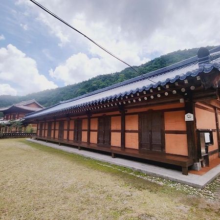 Yeongwol Hwanggung Hanok Pension Екстер'єр фото