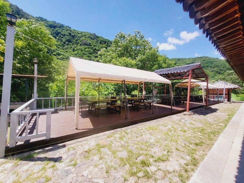 Yeongwol Hwanggung Hanok Pension Екстер'єр фото