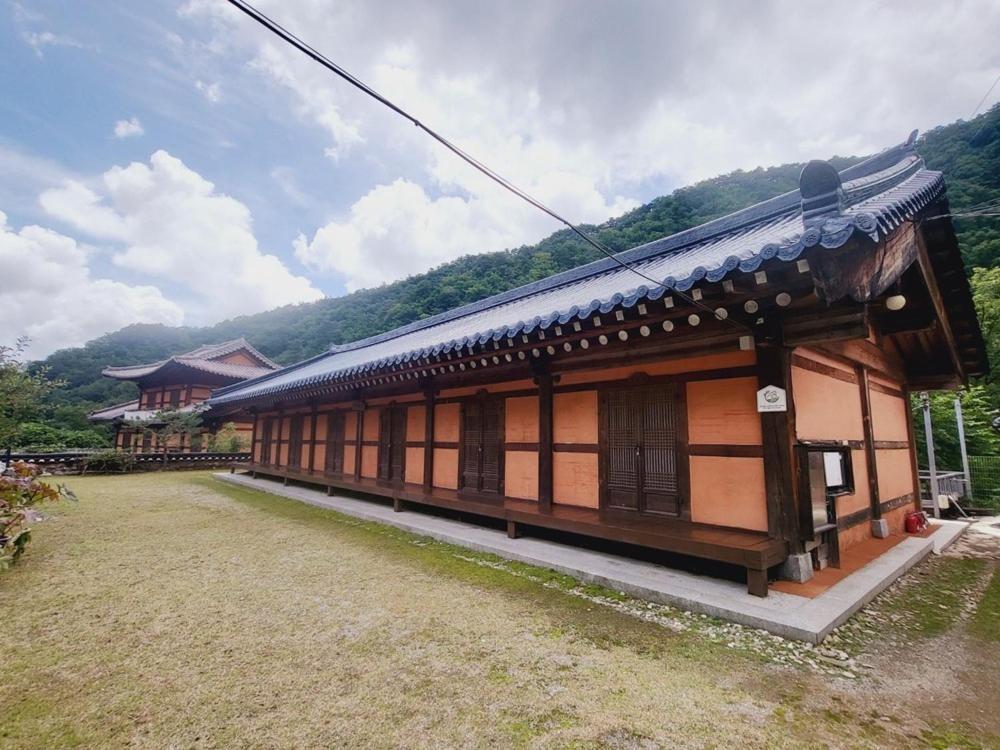 Yeongwol Hwanggung Hanok Pension Екстер'єр фото