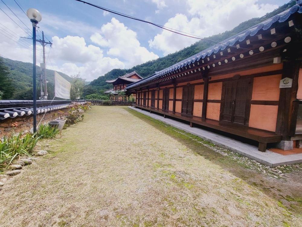 Yeongwol Hwanggung Hanok Pension Екстер'єр фото