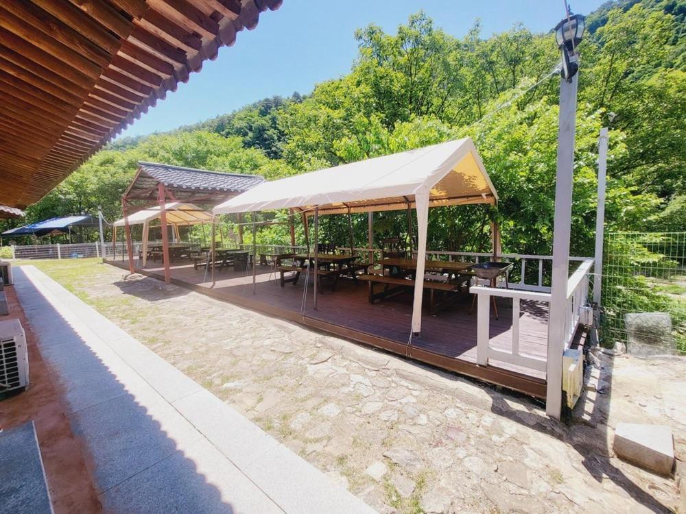 Yeongwol Hwanggung Hanok Pension Екстер'єр фото